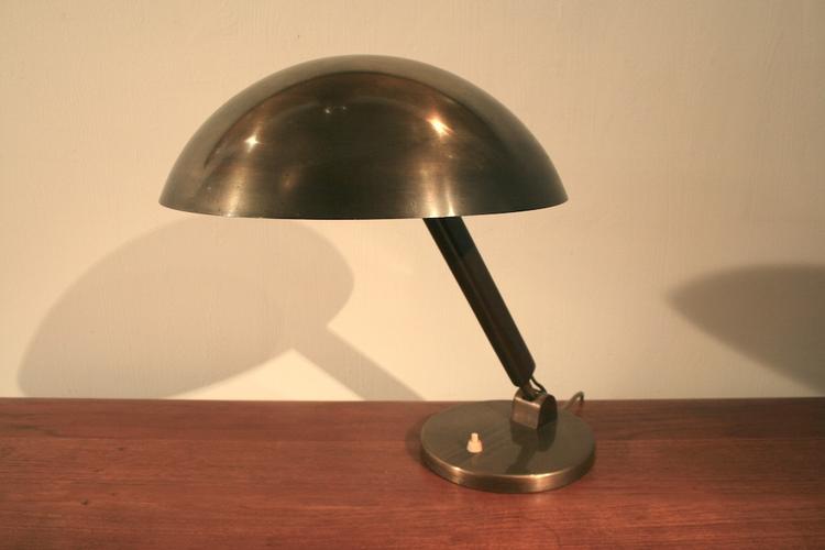 Bauhaus-Pultlampe von Karl Trabert für BAG Turgi/CH