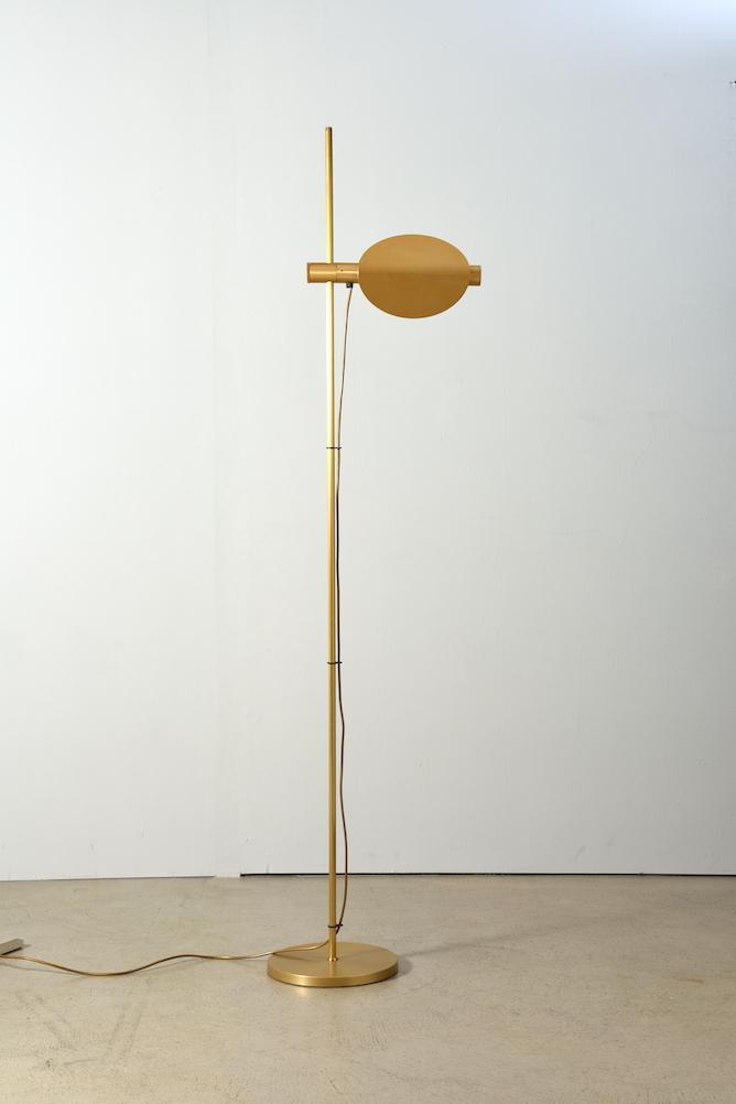 Halogen-Stehleuchte in Messing, Schirm schwenk- und höhenverstellbar