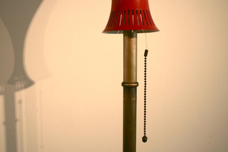 Städerlampe mit rotem Blechschirm, 1950er (4988), Licht, Designklassiker