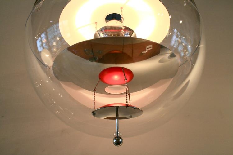 VP Globe Pendelleuchte von Verner Panton - Neuauflage (5083) | Licht